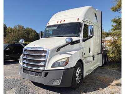 Freightliner Cascadia 126 Sleeper Semi Truck - 72" Raised Roof, Detroit 515HP