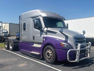 Freightliner Cascadia 126 Sleeper Semi Truck - 60" Mid-Roof Xt, Detroit 475HP