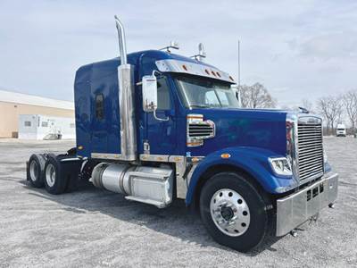 Freightliner Coronado 122 SD Sleeper Semi Truck - 70" Mid-Roof Xt, Detroit 505HP