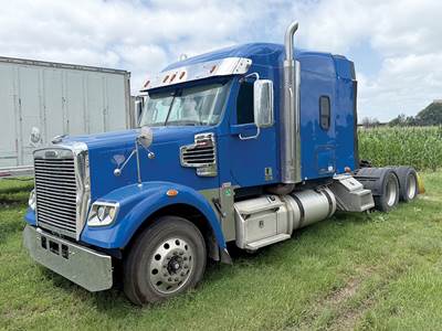 Freightliner Coronado 122 SD Sleeper Semi Truck - 70" Mid-Roof Xt, Detroit 455HP