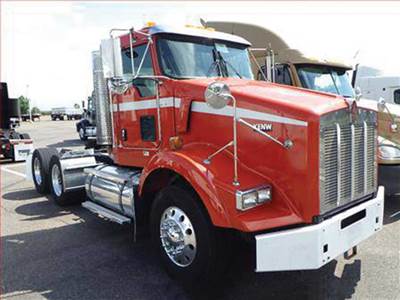 Freightliner Coronado Sleeper Semi Truck - 70" Mid-Roof Xt, Detroit 600HP