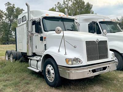 International 9400i Sleeper Semi Truck - 72" Hi-Rise, Cummins 453HP