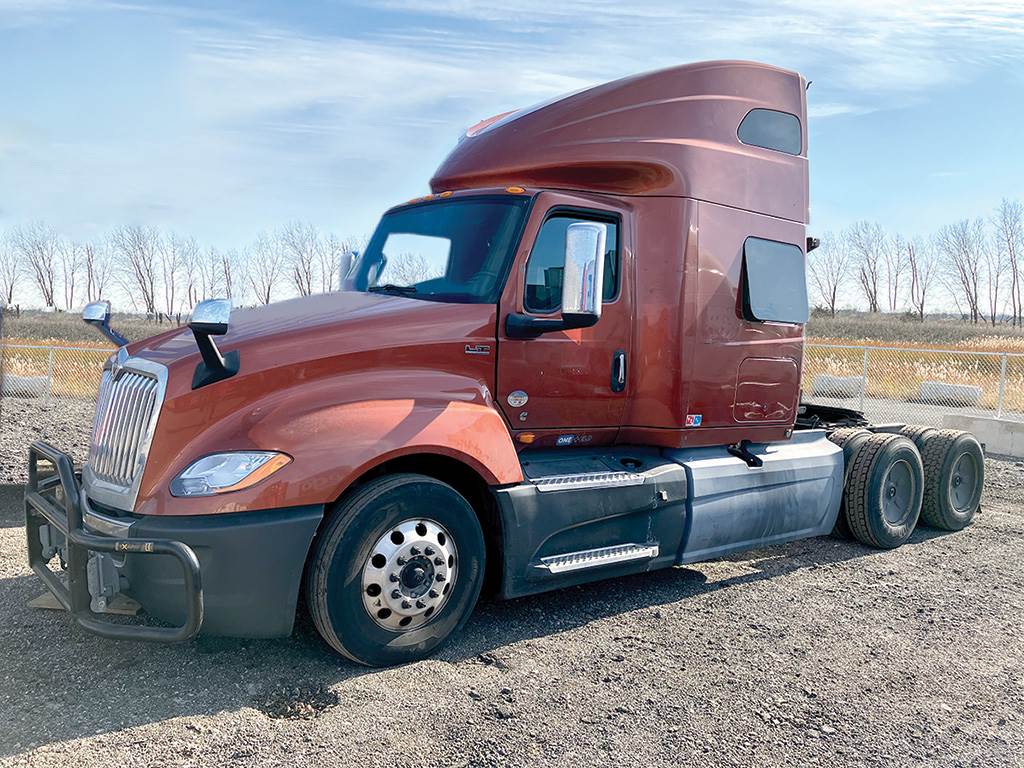 2019 International LT625 Sleeper Semi Truck 73" SkyRise, Cummins