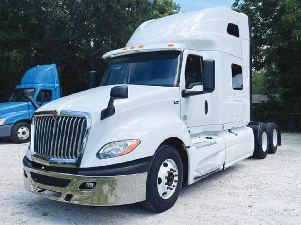 2019 International LT625 Sleeper Semi Truck 73" SkyRise, Cummins