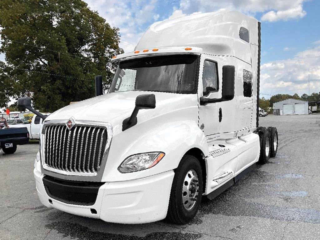 2019 International LT625 Sleeper Semi Truck 73" SkyRise, Cummins