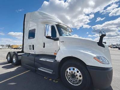 International LT625 Sleeper Semi Truck - 56" Hi-Rise, Cummins 430HP