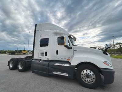 International LT625 Sleeper Semi Truck - 56" Hi-Rise, Cummins 430HP