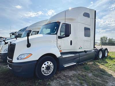 International LT625 Sleeper Semi Truck - 73" Sky-Rise, Cummins 450HP
