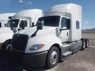 International LT625 Sleeper Semi Truck - 73" Hi-Rise, Cummins 450HP