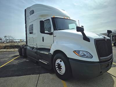 International LT625 Sleeper Semi Truck - 73" Sky-Rise, Cummins 450HP