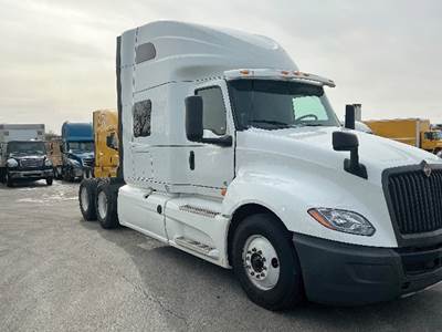 International LT625 Sleeper Semi Truck - 73" Sky-Rise, Cummins 450HP