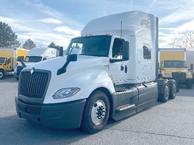 International LT625 Sleeper Semi Truck - 73" Sky-Rise, Cummins 450HP