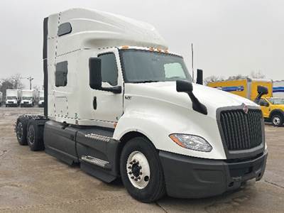 International LT625 Sleeper Semi Truck - 73" Sky-Rise, Cummins 450HP