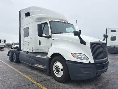 International LT625 Sleeper Semi Truck - 73" Sky-Rise, Cummins 450HP