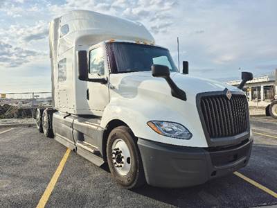International LT625 Sleeper Semi Truck - 73" Sky-Rise, Cummins 450HP