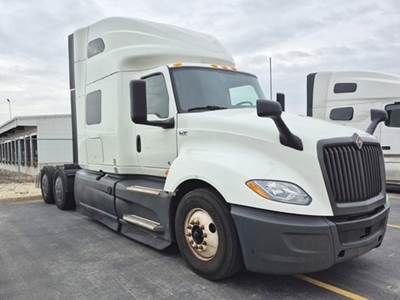 International LT625 Sleeper Semi Truck - 73" Sky-Rise, Cummins 450HP