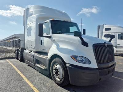 International LT625 Sleeper Semi Truck - 73" Sky-Rise, Cummins 450HP