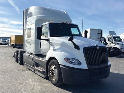 International LT625 Sleeper Semi Truck - 73" Sky-Rise, Cummins 450HP
