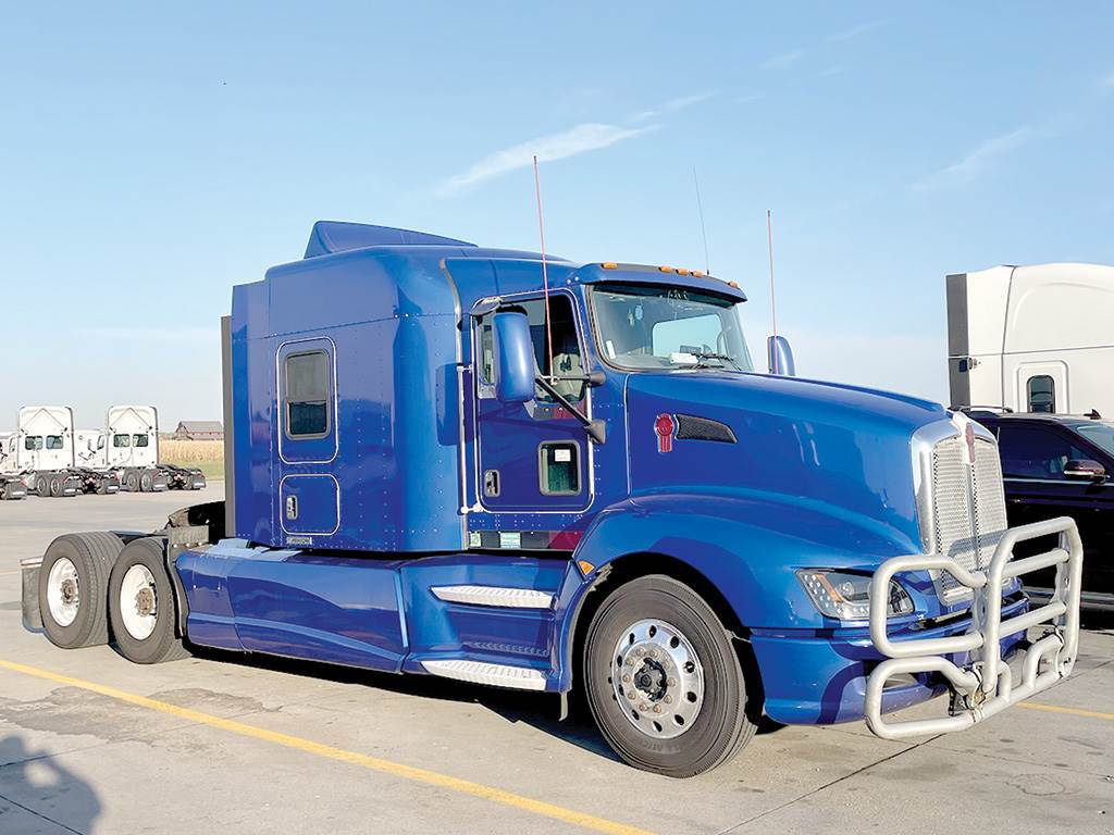 2012 Kenworth T660 Sleeper Semi Truck 72" FlatTop, Cummins 525HP For