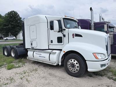 Kenworth T660 Sleeper Semi Truck - 62" Flat-Top, Cummins 400HP