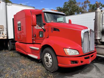 Kenworth T660 Sleeper Semi Truck - 72" Flat-Top, Detroit 455HP