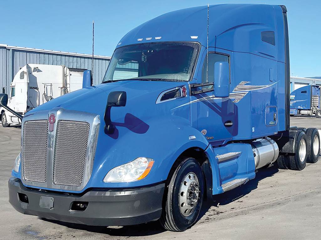 2019 Kenworth T680 Sleeper Semi Truck 76" HighRoof, Paccar 455HP For
