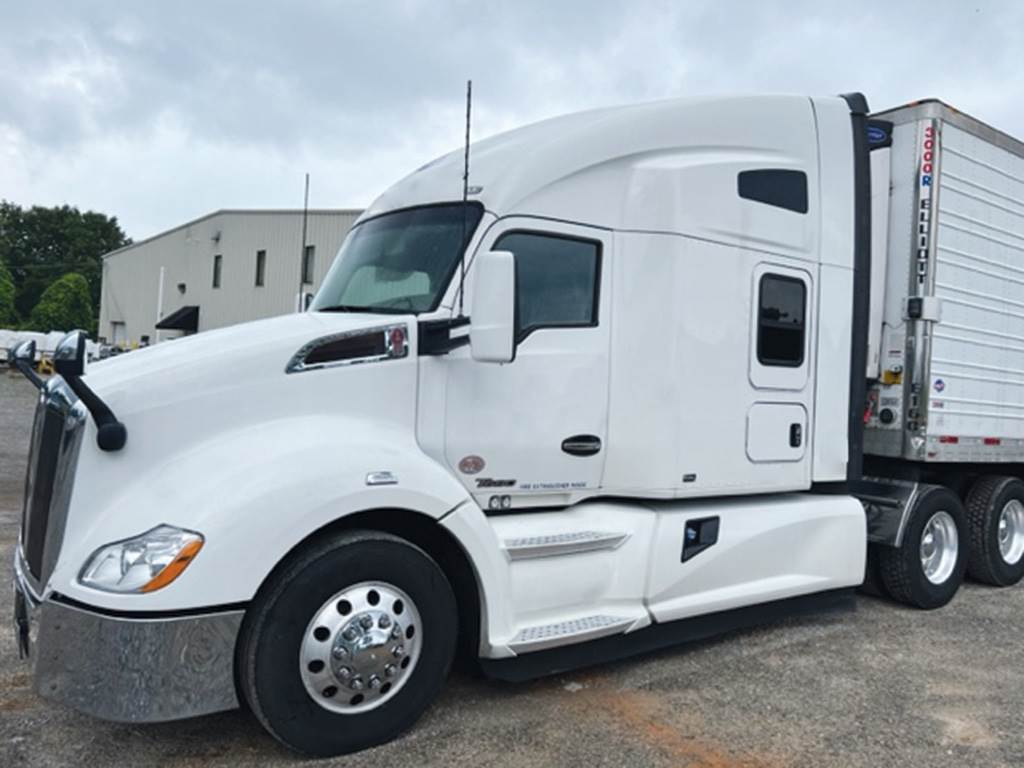 2019 Kenworth T680 Sleeper Semi Truck 76" HighRoof, Paccar 455HP For