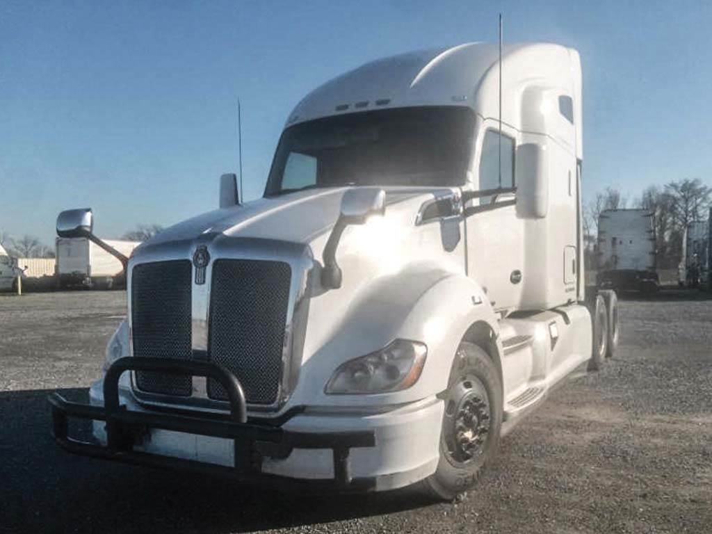 2019 Kenworth T680 Sleeper Semi Truck 76" HighRoof, Paccar 455HP For