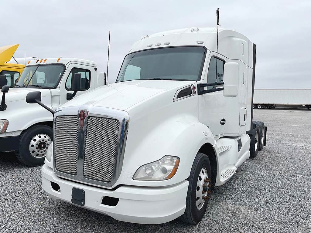 2018 Kenworth T680 Sleeper Semi Truck 52" MidRoof, Paccar 455HP For