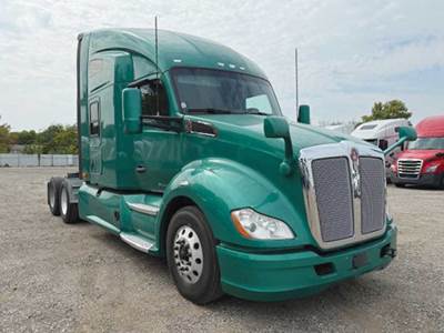 Kenworth T680 Sleeper Semi Truck - 76" High-Roof, Cummins 450HP