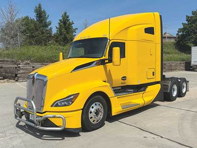 Kenworth T680 Sleeper Semi Truck - 76" High Roof, Cummins 450HP