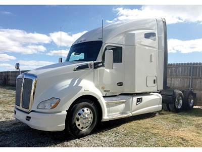 Kenworth T680 Sleeper Semi Truck - 76" High-Roof, Cummins 450HP