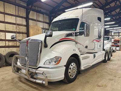 Kenworth T680 Sleeper Semi Truck - 76" High-Roof, Cummins 40000HP