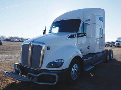 Kenworth T680 Sleeper Semi Truck - 76" High-Roof, Cummins 40000HP