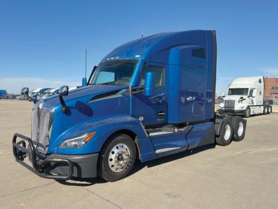 Kenworth T680 Sleeper Semi Truck - 76" High-Roof, Cummins 450HP