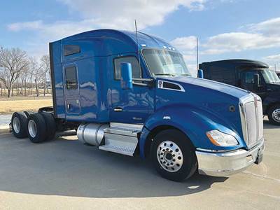 Kenworth T680 Sleeper Semi Truck - 76" Mid-Roof, Cummins 450HP