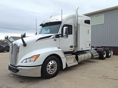 Kenworth T680 Sleeper Semi Truck - 76" Mid-Roof, Cummins 450HP