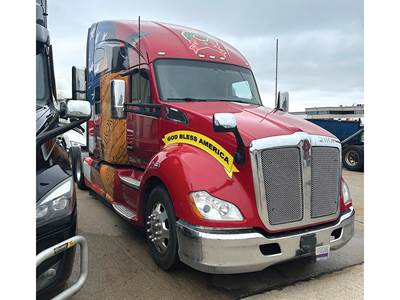 Kenworth T680 Sleeper Semi Truck - 76" High Roof, Cummins 450HP
