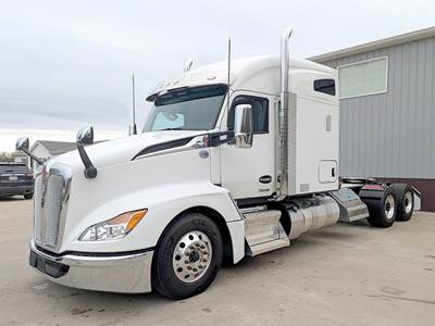 Kenworth T680 Sleeper Semi Truck - 76" Mid-Roof, Cummins 450HP