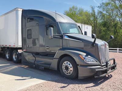 Kenworth T680 Sleeper Semi Truck - 76" High-Roof, Cummins 450HP