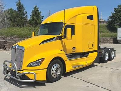 Kenworth T680 Sleeper Semi Truck - 76" High Roof, Cummins 450HP