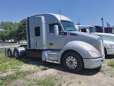 Kenworth T680 Sleeper Semi Truck - 52" Mid-Roof, Cummins 400HP