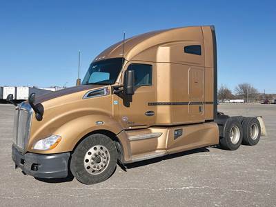 Kenworth T680 Sleeper Semi Truck - 76" High-Roof, Paccar 405HP