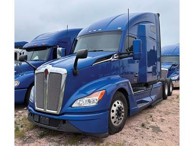 Kenworth T680 Sleeper Semi Truck - 76" High-Roof, Cummins 450HP