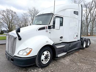 Kenworth T680 Sleeper Semi Truck - 76" High-Roof, Paccar 455HP