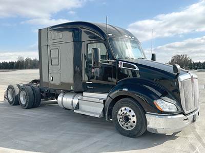 Kenworth T680 Sleeper Semi Truck - 76" Mid-Roof, Cummins 450HP