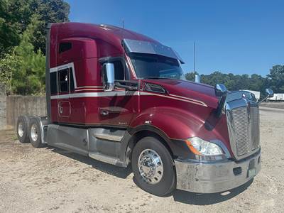 Kenworth T680 Sleeper Semi Truck - 76" High-Roof, Cummins 450HP