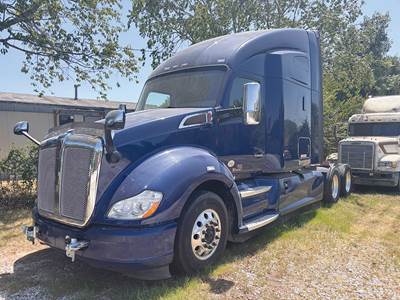 Kenworth T680 Sleeper Semi Truck - 76" High-Roof, Cummins 450HP