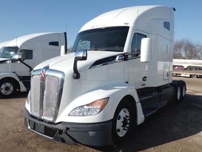 Kenworth T680 Sleeper Semi Truck - 76" High-Roof, Paccar 456HP