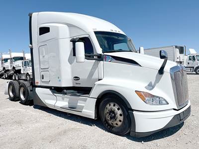 Kenworth T680 Sleeper Semi Truck - 76" High-Roof, Cummins 450HP